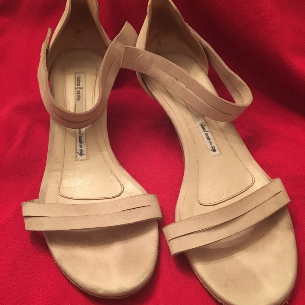 Dusica sacks kitten heel sandals